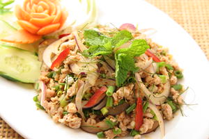 挽肉のサラダ(鶏肉) Minched Chicken Spicy Salad