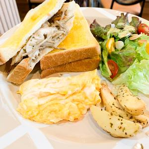 ゴボウサラダと自家製サラダチキンのサンド