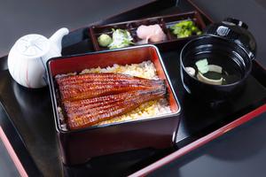 鰻重【特上】 梅(鰻1/2尾)※お漬物、お吸い物、ワサビ付