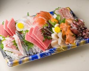 寿司屋が作る特上お刺身盛合せ2～3名様 Assorted Deluxe Raw Fish Platter (Serves 2-3)