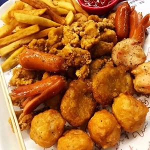 揚げ物セット・唐揚げ(4個)＆フライドポテト(200g)＆ 粗挽きソーセージ(5本)