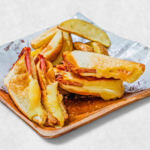 厚切りハムチーズ(ポテト付)/ Hot Sandwich with Thick-Sliced Ham and Cheese (with Potato)