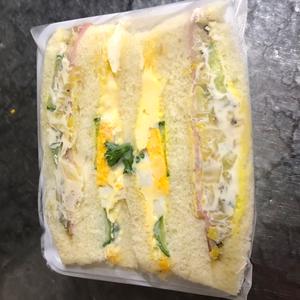定番人気！ハムミックスサンド