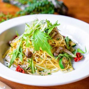 カリカリじゃこ旬野菜のペペロンチーノ Peperoncino young sardines vegetables