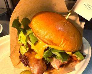 自家製ベーコンチーズバーガー  フレンチフライ付き