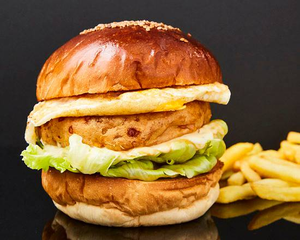 ゴールデンブラウン 豆腐とごぼうのベジバーガー(フレンンチフライ付) Tofu ＆ Burdock Root Veggie Burger