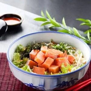 【ドリンク付き】サーモン丼(おかず2品付き)/ Salmon Rice Bowls/ 