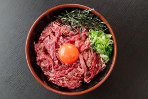 炙りユッケ丼