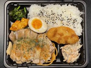 グリルチキンステーキ弁当 /目玉焼き