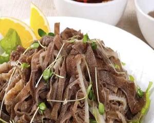 牛モツのゴマドレッシング和え
