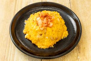 キムチオムチャーハン Kimchi Fried Rice Omelette