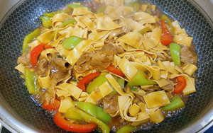 干し豆腐とピーマン炒め