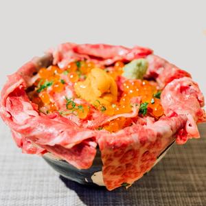 14.炙り牛トロ雲丹いくら丼 牛トロ増し