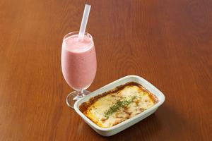 カレー+イチゴジュース