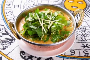 パクチーチキンカレー【CORIANDER CHICKEN】