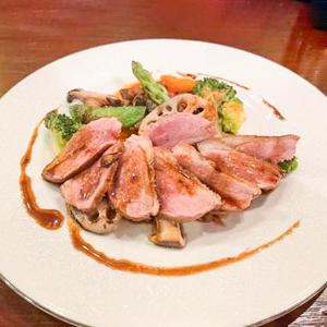 合鴨ロースのロースト和風ソース和菜添え