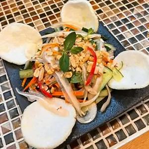 青パパイヤと豚耳サラダ
