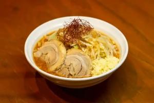 ピリ旨ラーメン並 (200g)