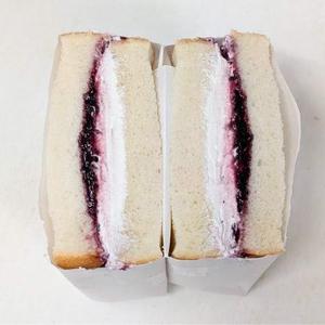 ブルーベリーホイップサンドイッチ。