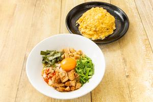 オムちゃーはんセット(辛旨まぜそば+オムちゃーはん)