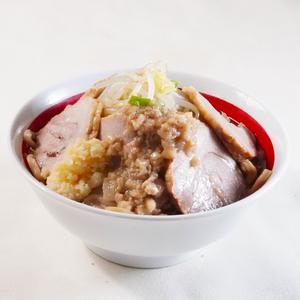 【一押し】豚豚豚豚豚 ぎ郎ラーメン Ultra Pork Bomb Giro Ramen (Jiro-Style Rich Pork Ramen)
