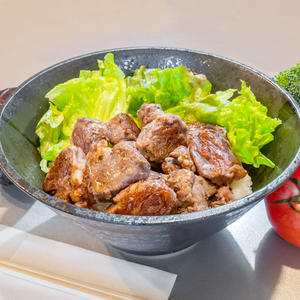 特選サイコロステーキ丼 100g