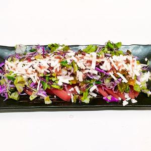 トマトと植物チーズサラダ