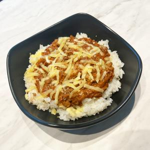 チーズキーマカレー丼