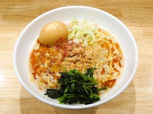 味玉担々麺(特製そぼろ・ほうれん草・薬味葱・フライドオニオン・白胡麻・特製味玉)