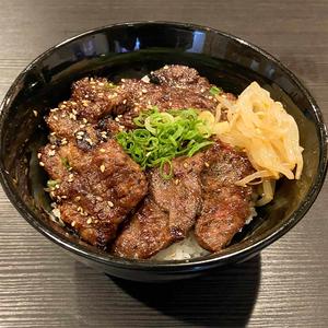 上牛三色丼