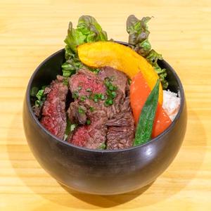 女性に人気のハラミステーキ丼