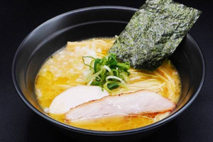 鶏白湯ラーメン