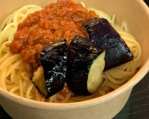 焼き茄子入りお醤油仕立てのミートソースパスタ