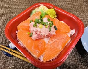 丼丸 サーモンネギトロ丼