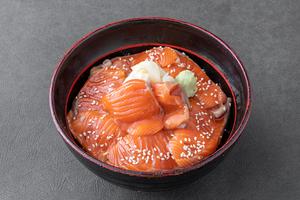 漬けサーモン丼