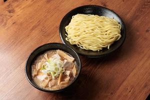 豚骨醤油つけ麺