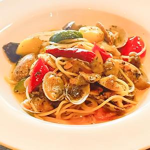 あさりと彩り野菜のオイルパスタ