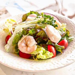 海鮮と野菜サラダ
