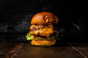 ダブルチーズバーガー(ポテト付き)