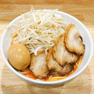特製辛激麺(チャーシュー4枚、モヤシ2倍、味玉)