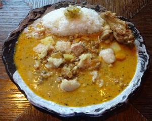 牛モツとスパイスチキンカレー