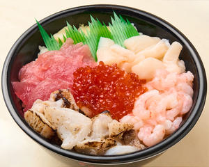 魚丼 花火大会開催記念限定商品！花火盛り丼