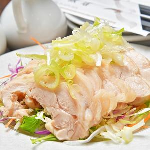 蒸し鶏のネギ油かけ