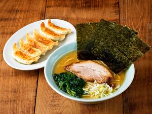 ラーメン・餃子セット(チャーシュー1枚・薬味ネギ・ホウレン草・ノリ3枚・餃子6個)