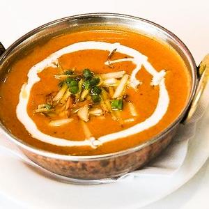 ガーリックチキンカレーGarlic Chicken curry (ナン又ライス付きwith naan or rice)