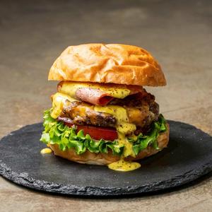 自家製ハニーマスタードベーコンチーズハンバーガー/Honey Mustard Bacon Cheese Burger