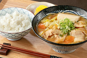 八種具材の豚汁ごはん定食