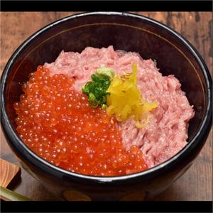 頬緩む「いくらねぎとろ丼」