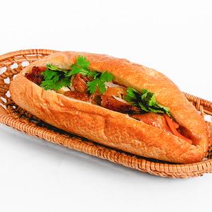 鶏肉のライム葉バインミー Grilled Chicken Banh Mi