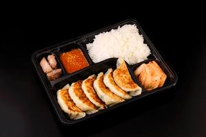 餃子弁当
